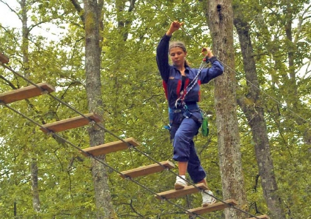  Su le scale orizzontali del percorso avventura